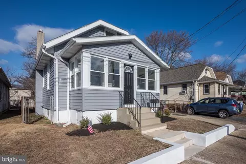 8307 Stow Rd, Pennsauken, NJ 08110