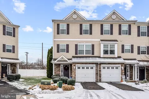 18 Lumber Ln, Mount Ephraim, NJ 08059