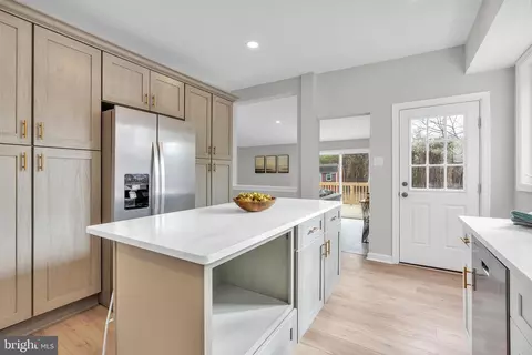 Entry Way - 517 Beech Ave, Laurel Springs, NJ 08021 photo 4 of 12