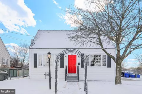 122 E Lafayette Ave, Magnolia, NJ 08049