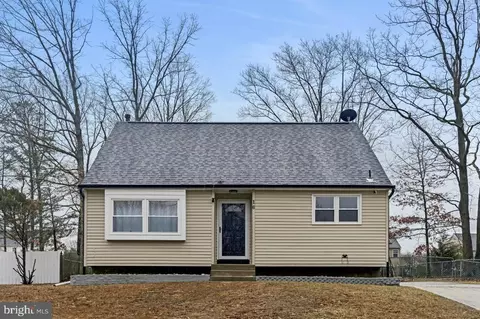 16 Saint Moritz Dr, Sicklerville, NJ 08081