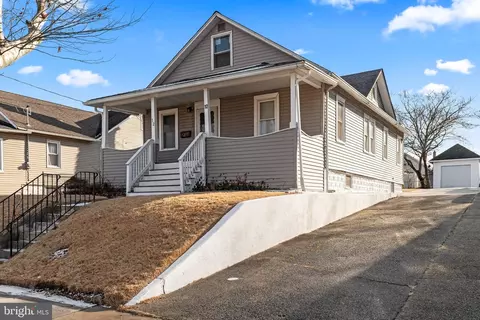 12 Lawrence Ave, Barrington, NJ 08007