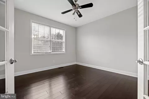 Entry Way - 4 Edwards Ct, Lawnside, NJ 08045 photo 2 of 10