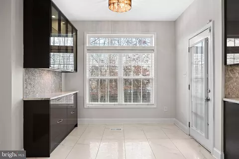 Entry Way - 4 Edwards Ct, Lawnside, NJ 08045 photo 4 of 10