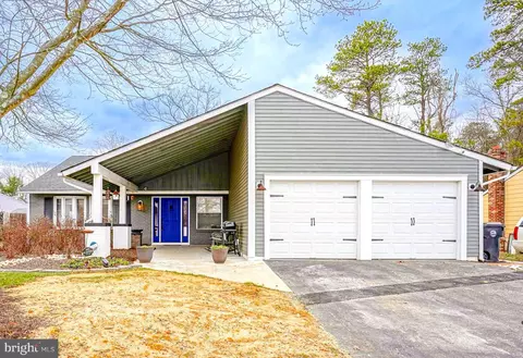 75 Arbor Meadow Dr, Sicklerville, NJ 08081