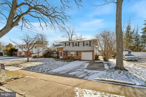 909 Deland Ave, Cherry Hill, NJ 08034