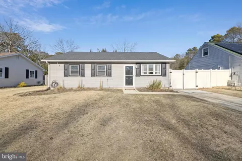 62 Belleview Ave, Sicklerville, NJ 08081