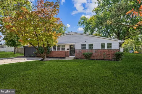 746 Aston Martin Dr, Lindenwold, NJ 08021