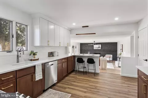 7 Orchid Ln, Cherry Hill, NJ 08002