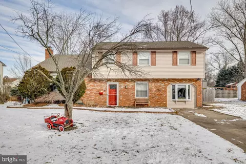 104 Knollwood Dr, Cherry Hill, NJ 08002