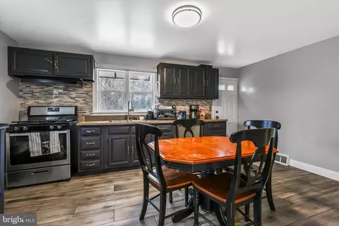 Entry Way - 457 4th Ave, Lindenwold, NJ 08021 photo 1 of 3