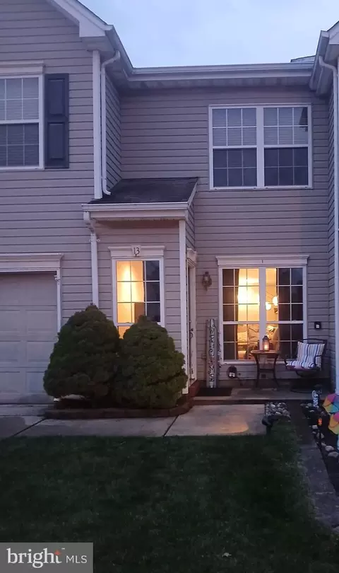 13 Sawgrass Ct, Blackwood, NJ 08012