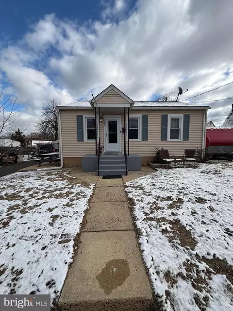 208 Shisler Cir, Runnemede, NJ 08078
