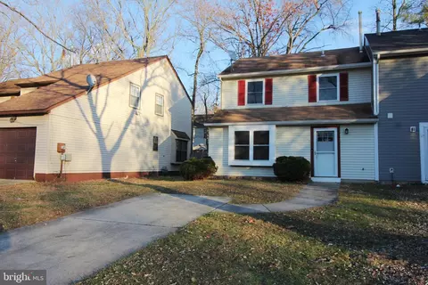 16 Hyacinth Ln, Sicklerville, NJ 08081