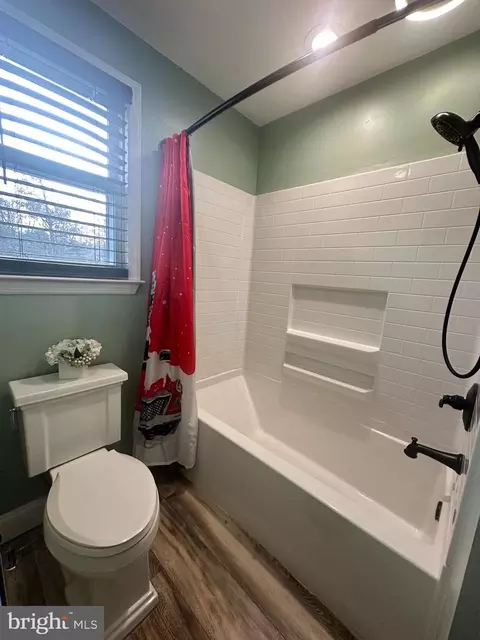 Bath - 433 Wright Ave, Berlin, NJ 08009 photo 1 of 3
