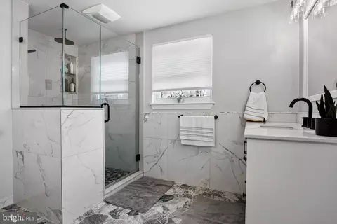 Bath - 1272 E Trace Dr, Glendora, NJ 08029 photo 2 of 3