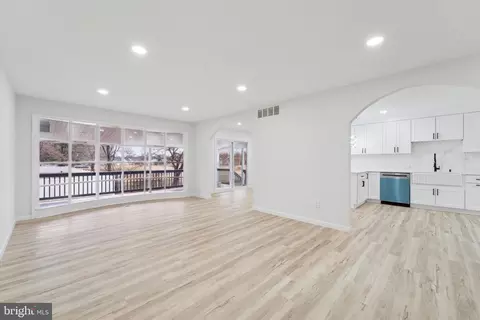 7 Hilltop Dr, Cherry Hill, NJ 08003