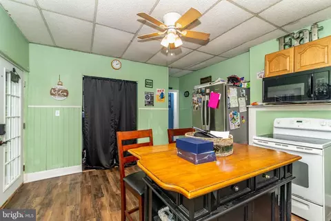 Entry Way - 100 Erial Rd, Clementon, NJ 08021 photo 1 of 5
