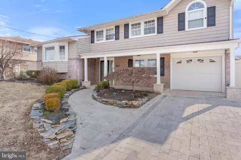 24 Glen Ln, Cherry Hill, NJ 08002