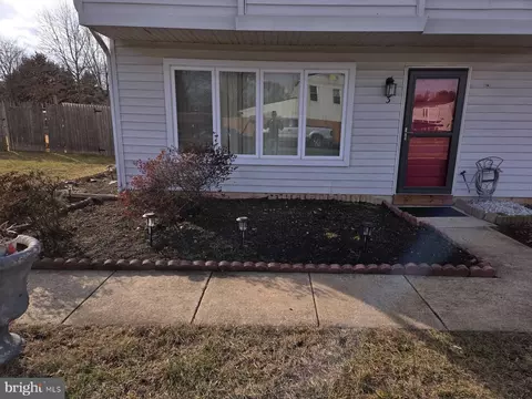3 Farmhouse Ct, Sicklerville, NJ 08081