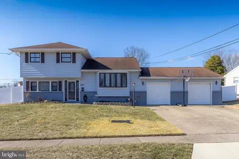 2303 Fernwood Dr, Glendora, NJ 08029