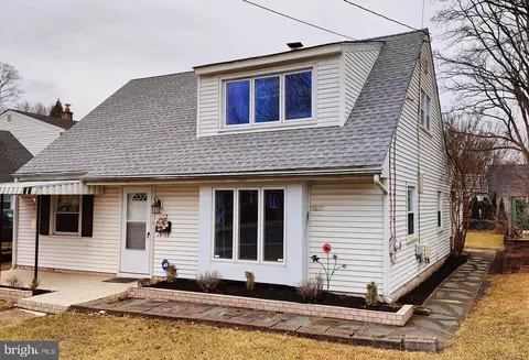 12 Wesley Ave, Cherry Hill, NJ 08002