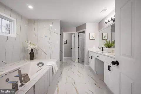 Entry Way - 6 River Run, Lawnside, NJ 08045 photo 12 of 15