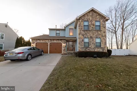 72 Rosalind Cir, Sicklerville, NJ 08081
