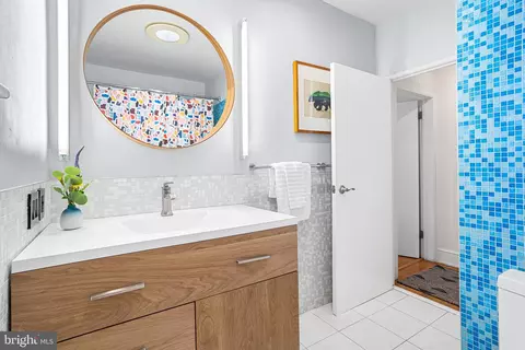 Bath - 608 Cedar Ave, Haddonfield, NJ 08033 photo 2 of 5