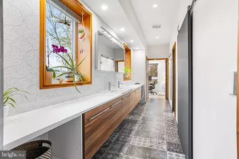 Entry Way - 608 Cedar Ave, Haddonfield, NJ 08033 photo 4 of 6