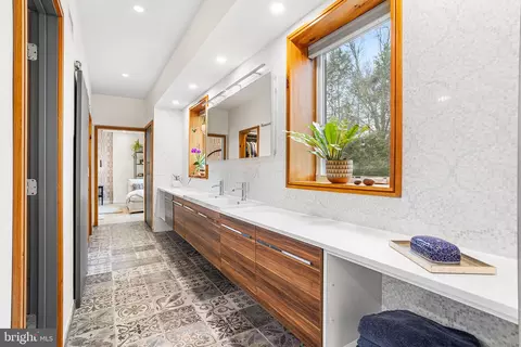 Entry Way - 608 Cedar Ave, Haddonfield, NJ 08033 photo 5 of 6