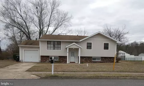 15 Lakeview Dr, Waterford Works, NJ 08089