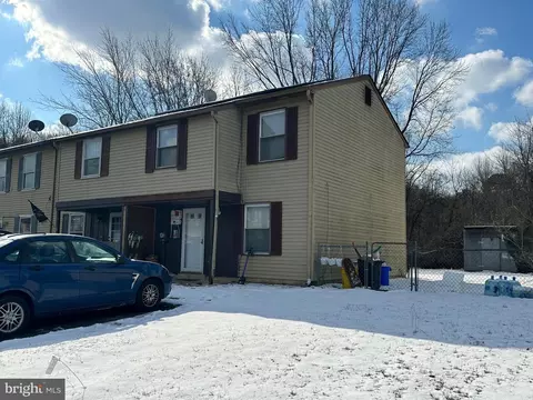 548 W Loch Lomond Dr, Sicklerville, NJ 08081