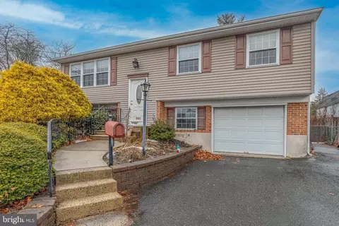 201 Fairmount Ave, Blackwood, NJ 08012
