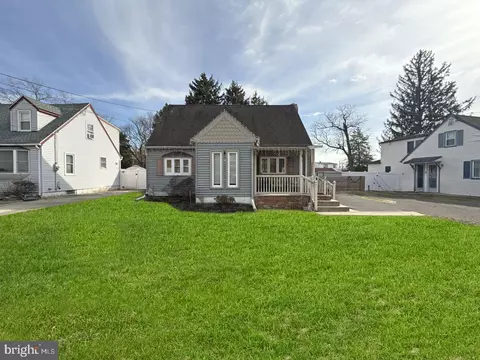 9 E Grant Ave, Somerdale, NJ 08083