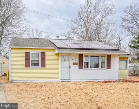 81 Oak Ave, Bellmawr, NJ 08031