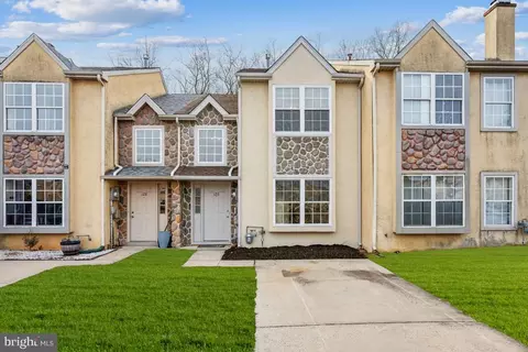 126 Lakeside Dr, Atco, NJ 08004