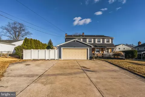 17 Thornhill Rd, Cherry Hill, NJ 08003