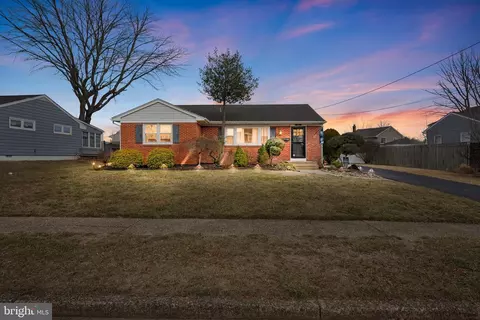 25 Meadowlark Rd, Stratford, NJ 08084