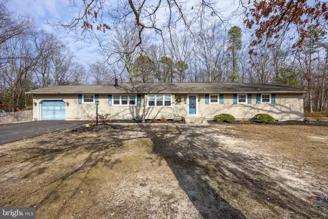 7 Thomas Rd, Voorhees, NJ 08043