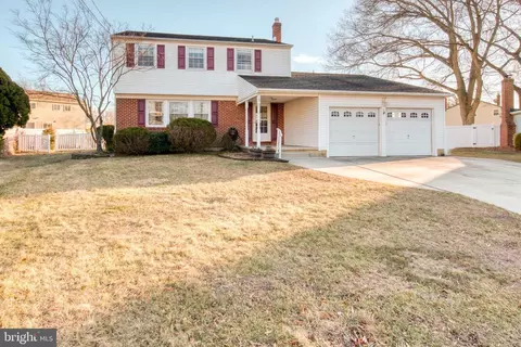 5 Brae Ln, Cherry Hill, NJ 08003