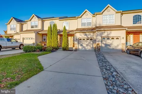 36 Glacier Dr, Berlin, NJ 08009