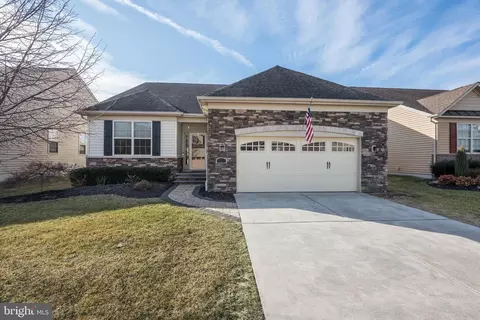 18 Genova Dr, West Berlin, NJ 08091