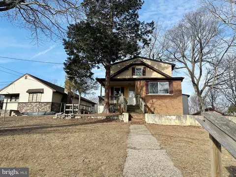 17 Spruce Ln, Clementon, NJ 08021