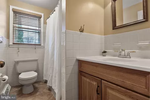 Bath - 636 Pardee Ln, Haddonfield, NJ 08033 photo 2 of 2