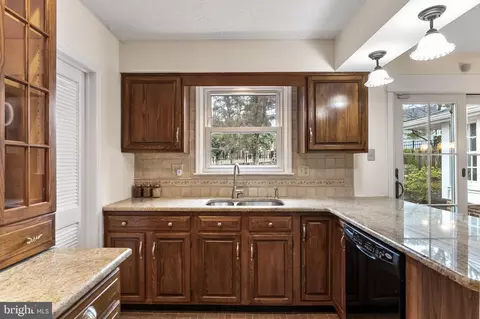 Kitchen - 636 Pardee Ln, Haddonfield, NJ 08033 photo 4 of 7