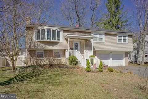 32 Strathmore Dr, Cherry Hill, NJ 08003