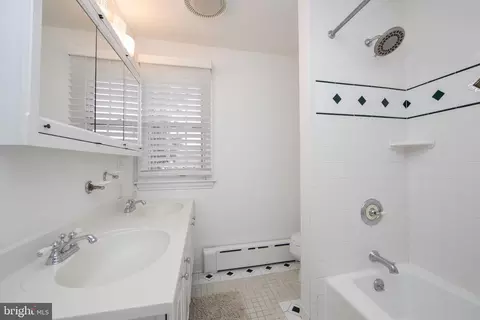 Bath - 364 Hickory Ln, Haddonfield, NJ 08033 photo 4 of 5