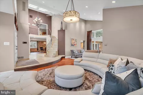 70 Timberline Dr, Voorhees, NJ 08043