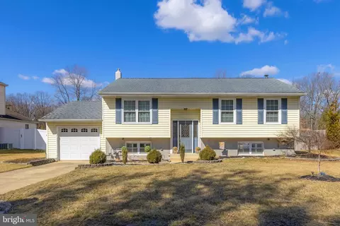 13 Elizabeth Pl, Sicklerville, NJ 08081